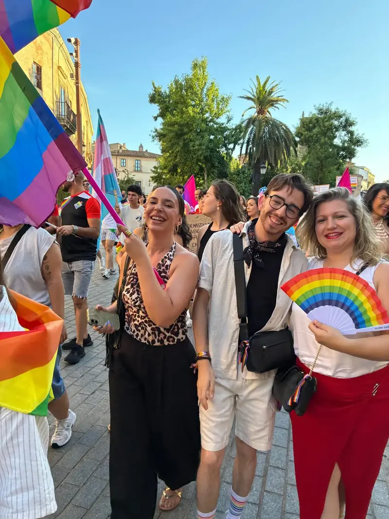 Grupo manifestante en Cáceres